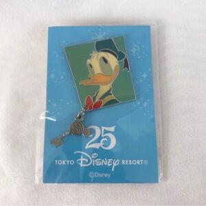 Disney Donald Duck 25th Anniversary Tokyo Disney Resort Pin NWT